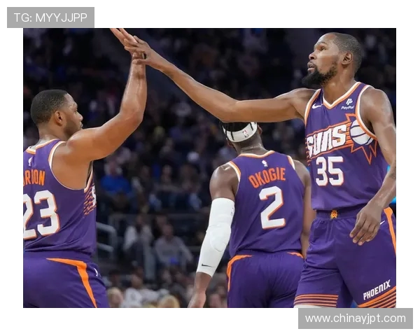 勇士与太阳常规赛激战回顾球星表现与战术分析全景呈现